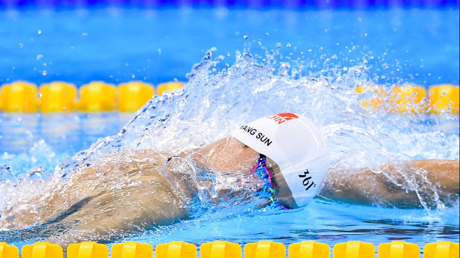 曹缘男子3米跳板决赛展现顶尖实力，曹缘跳板还是跳台